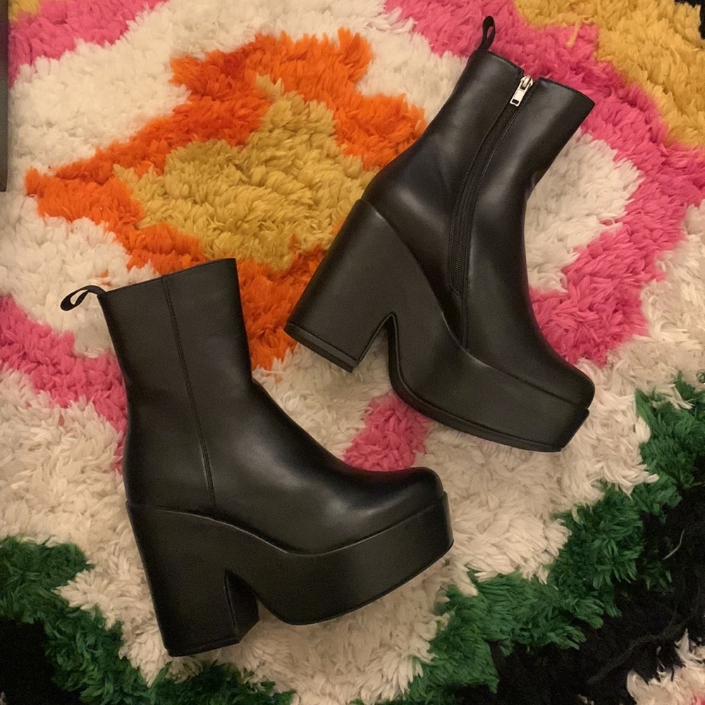 Lamoda, Black platform, zip up ankle boots. Never worn, brand new w/ box. Size 8